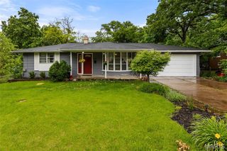 405 Oak Tree Drive, Webster Groves, MO 63119