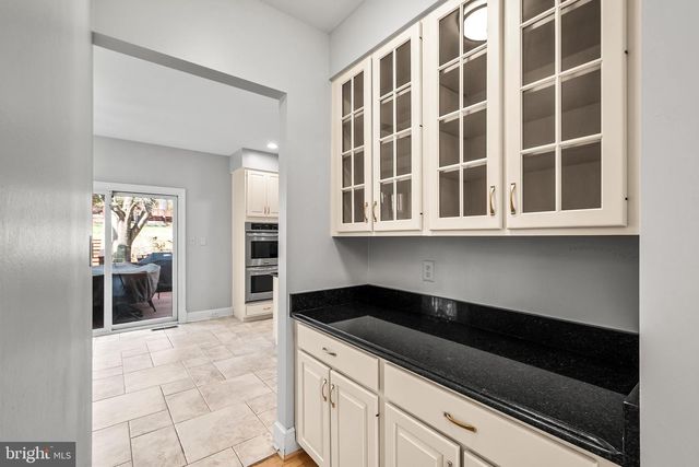 12187 BRECKNOCK ST, Oakton, VA 22124