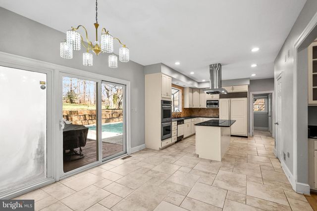 12187 BRECKNOCK ST, Oakton, VA 22124