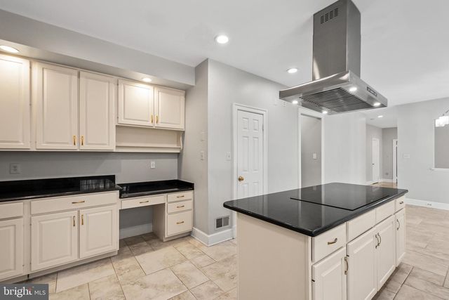 12187 BRECKNOCK ST, Oakton, VA 22124