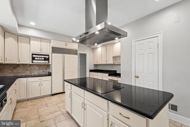 12187 BRECKNOCK ST, Oakton, VA 22124