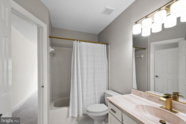 12187 BRECKNOCK ST, Oakton, VA 22124