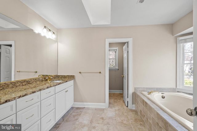 12187 BRECKNOCK ST, Oakton, VA 22124