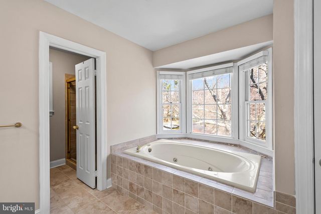 12187 BRECKNOCK ST, Oakton, VA 22124