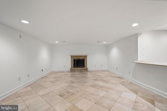 12187 BRECKNOCK ST, Oakton, VA 22124