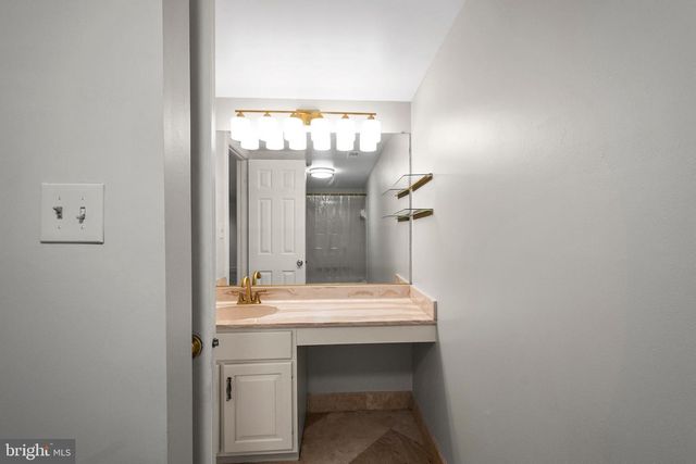 12187 BRECKNOCK ST, Oakton, VA 22124