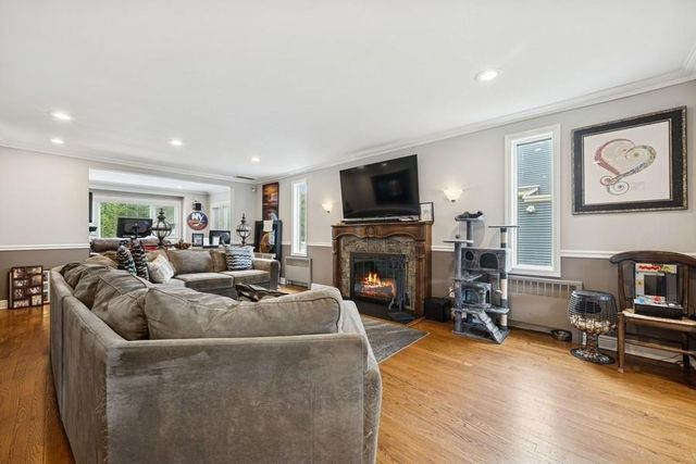 5 Bonnie Court, Merrick, NY 11566