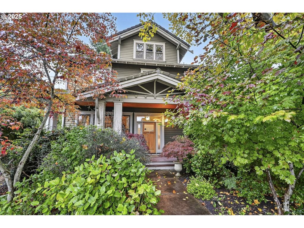 23 Ne MORGAN St, Portland, OR 97211