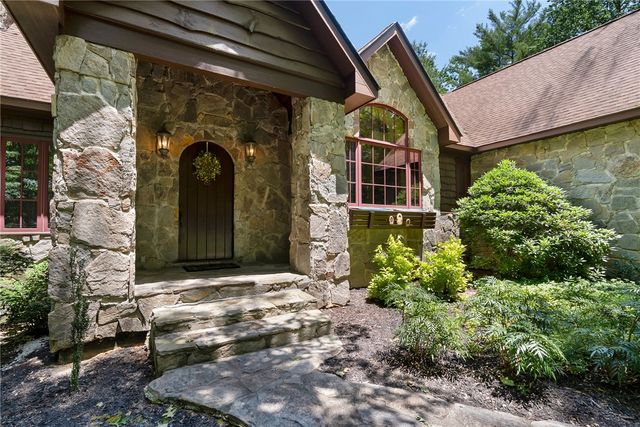 205 Long Cove Court, Sunset, SC 29685