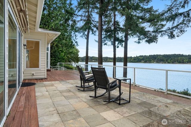 3236 Gravelly Beach Loop NW, Olympia, WA 98502