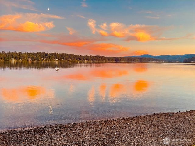 3236 Gravelly Beach Loop NW, Olympia, WA 98502
