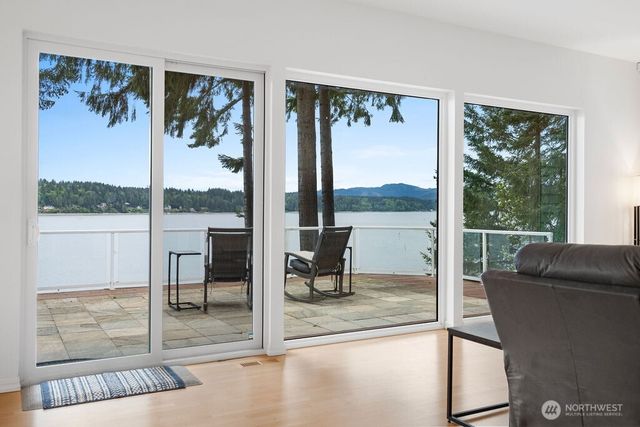3236 Gravelly Beach Loop NW, Olympia, WA 98502