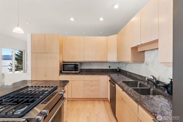 3236 Gravelly Beach Loop NW, Olympia, WA 98502