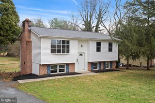 404 WEEPING WILLOW RD, Falling Waters, WV 25419