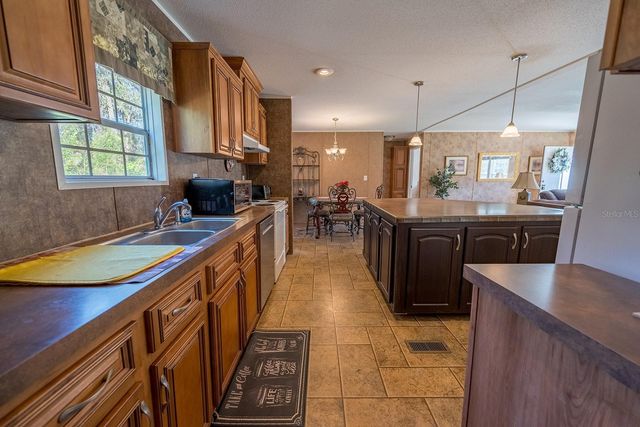 21800 SW 15TH AVENUE, Newberry, FL 32669