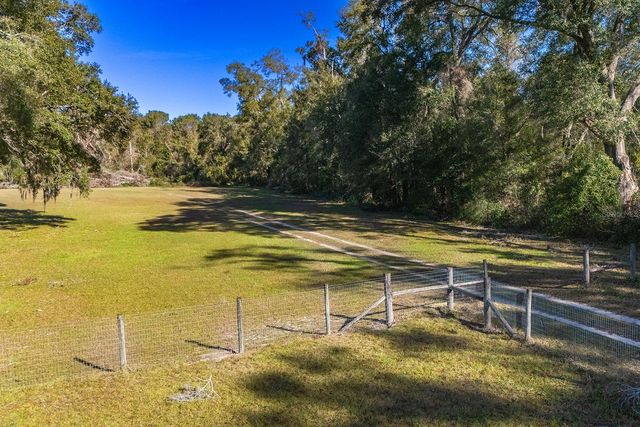 21800 SW 15TH AVENUE, Newberry, FL 32669