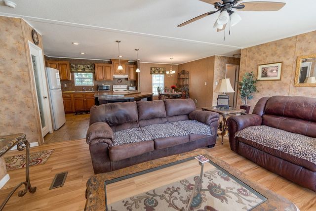 21800 SW 15TH AVENUE, Newberry, FL 32669