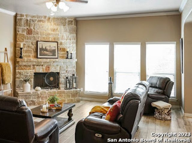 818 Grove Bend, San Antonio, TX 78253