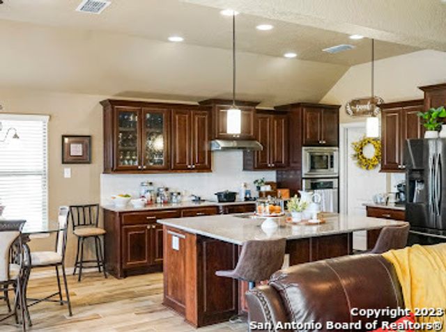 818 Grove Bend, San Antonio, TX 78253