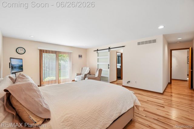 6100 Oak Valley Drive, Hamburg Township, MI 48189