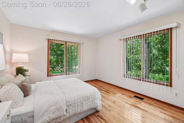 6100 Oak Valley Drive, Hamburg Township, MI 48189