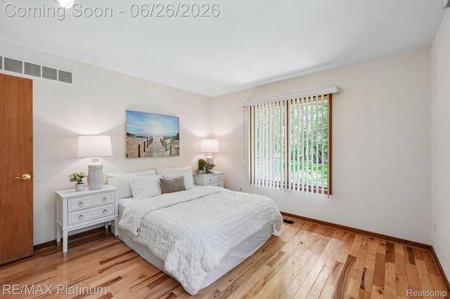 6100 Oak Valley Drive, Hamburg Township, MI 48189