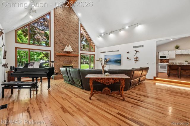 6100 Oak Valley Drive, Hamburg Township, MI 48189