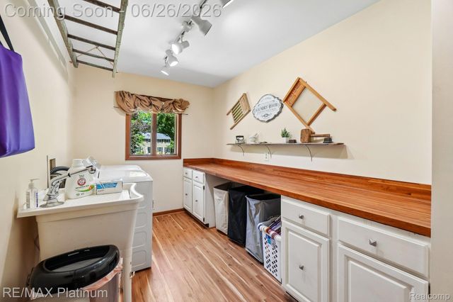 6100 Oak Valley Drive, Hamburg Township, MI 48189