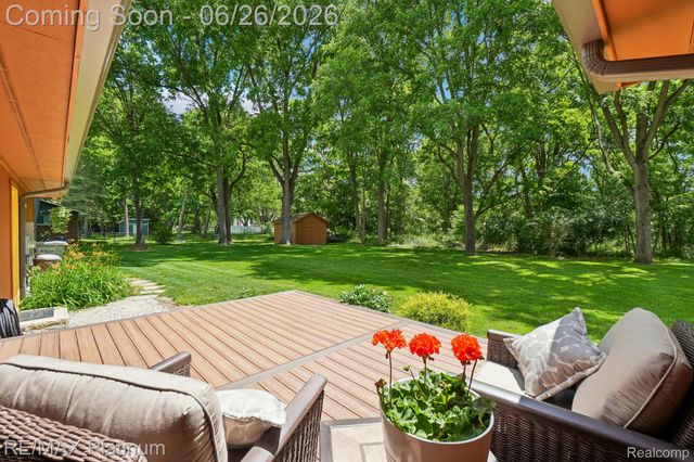 6100 Oak Valley Drive, Hamburg Township, MI 48189