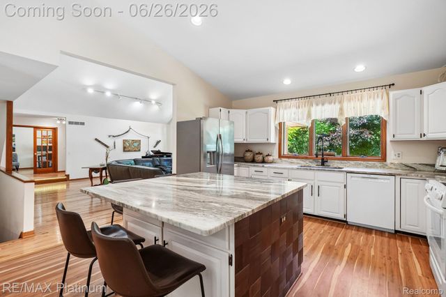 6100 Oak Valley Drive, Hamburg Township, MI 48189