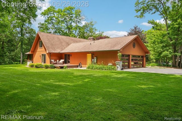 6100 Oak Valley Drive, Hamburg Township, MI 48189