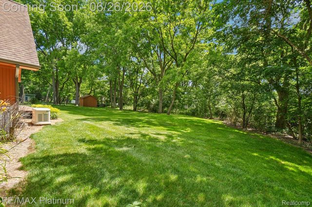 6100 Oak Valley Drive, Hamburg Township, MI 48189