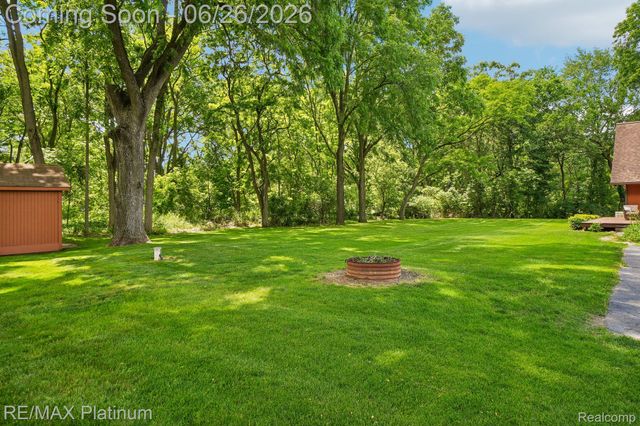 6100 Oak Valley Drive, Hamburg Township, MI 48189