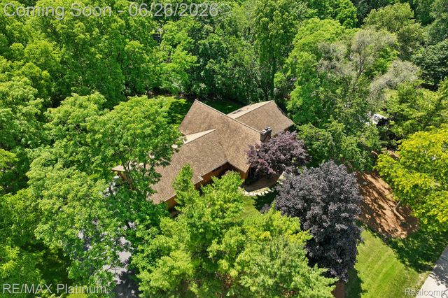 6100 Oak Valley Drive, Hamburg Township, MI 48189