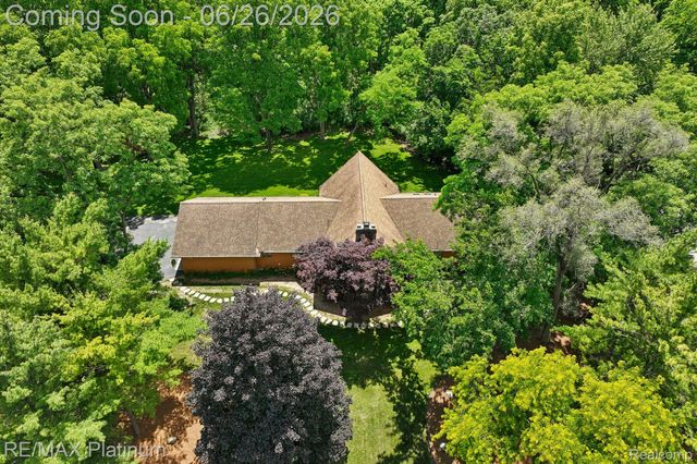 6100 Oak Valley Drive, Hamburg Township, MI 48189