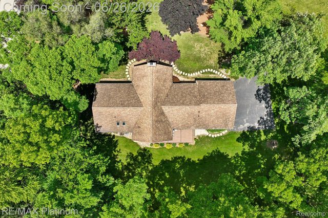 6100 Oak Valley Drive, Hamburg Township, MI 48189