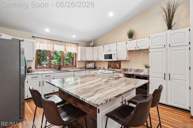 6100 Oak Valley Drive, Hamburg Township, MI 48189