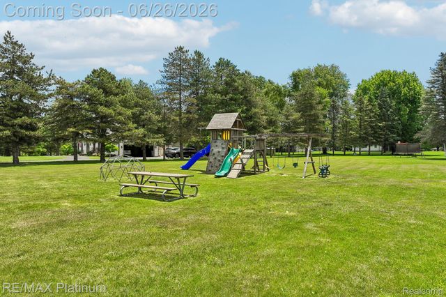 6100 Oak Valley Drive, Hamburg Township, MI 48189