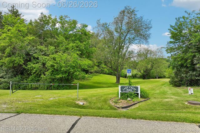 6100 Oak Valley Drive, Hamburg Township, MI 48189