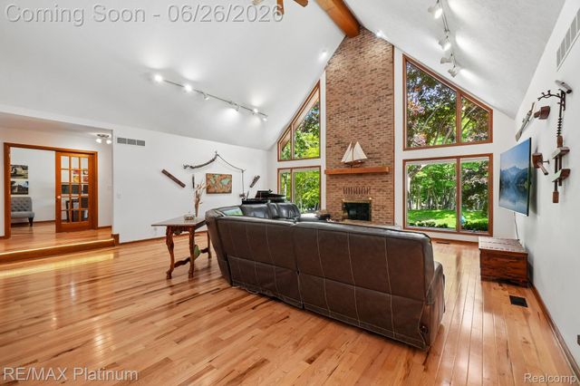 6100 Oak Valley Drive, Hamburg Township, MI 48189