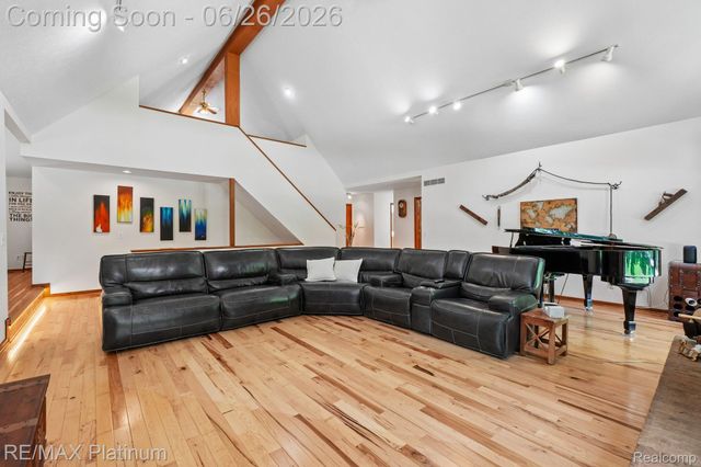 6100 Oak Valley Drive, Hamburg Township, MI 48189