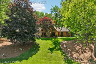 6100 Oak Valley Drive, Hamburg Township, MI 48189
