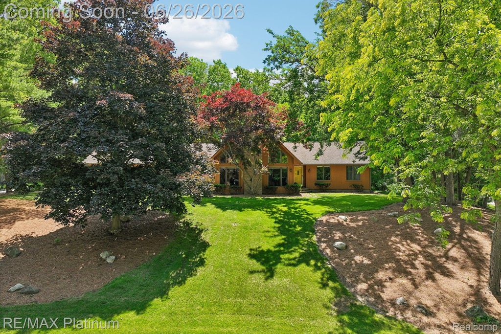 6100 Oak Valley Drive, Hamburg Township, MI 48189