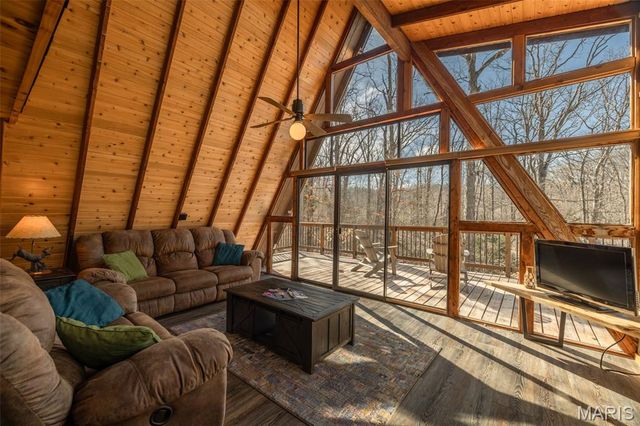 633 Wunderbar Point Drive, Innsbrook, MO 63390