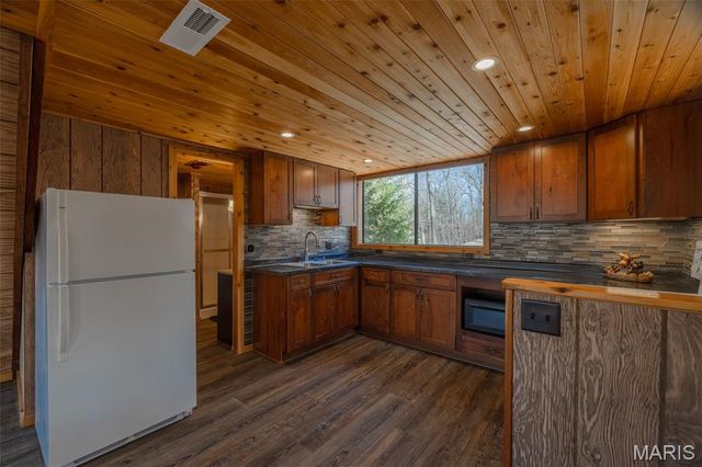 633 Wunderbar Point Drive, Innsbrook, MO 63390