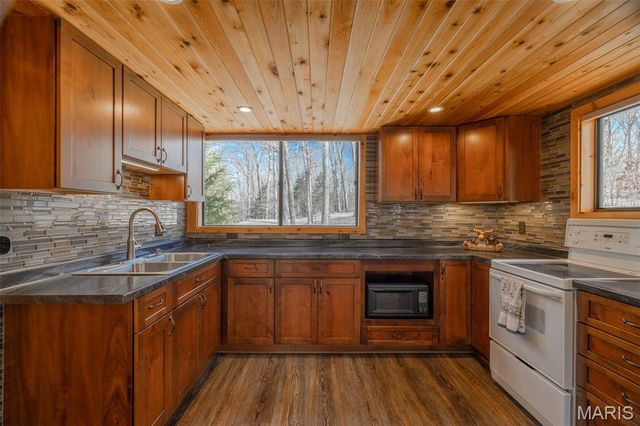 633 Wunderbar Point Drive, Innsbrook, MO 63390