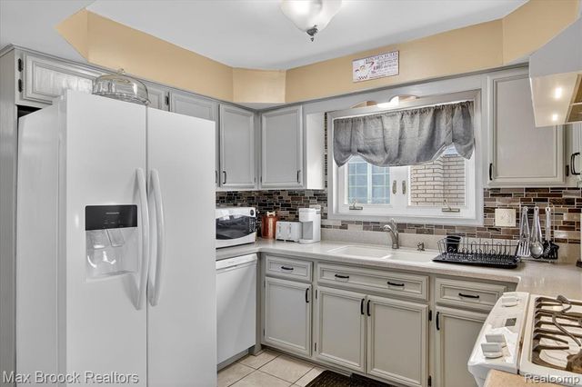 34749 Fargo Drive, Sterling Heights, MI 48312