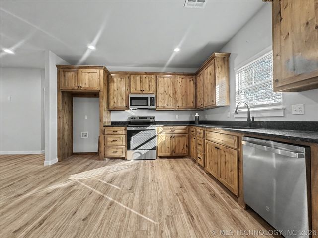 11825 W 838 Road, Tahlequah, OK 74464