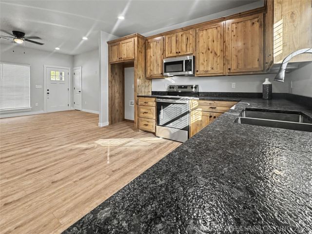 11825 W 838 Road, Tahlequah, OK 74464