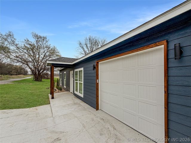 11825 W 838 Road, Tahlequah, OK 74464